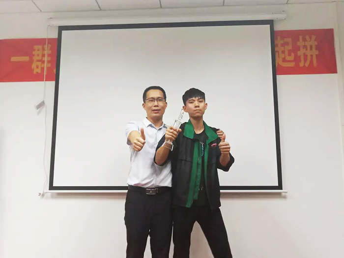 員(yuan)工頒(ban)獎(jiang)