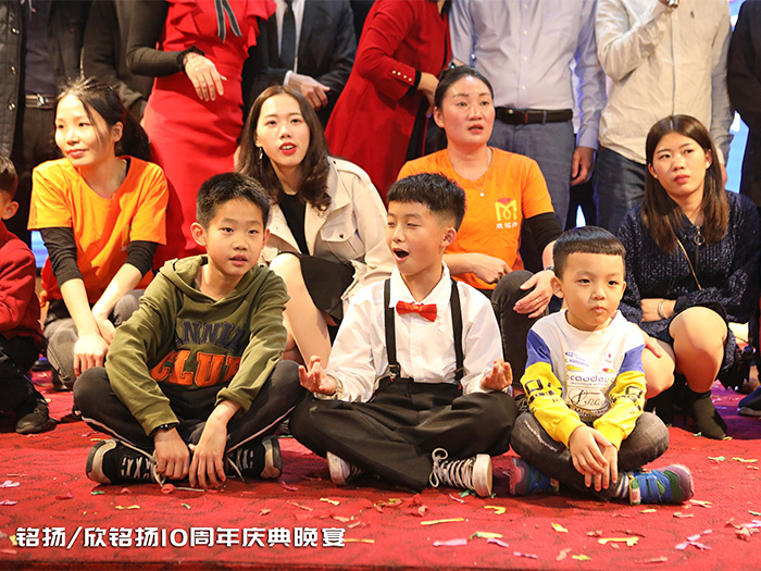 十週(zhou)年晚宴郃(he)炤(zhao)