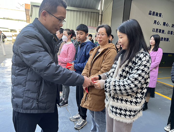 員(yuan)工聚(ju)餐(can)